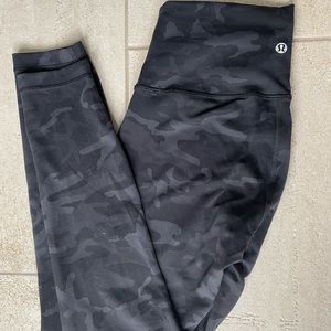 Lululemon Wunder Under Train legging. Black camo size 6